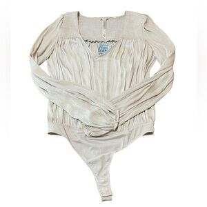 Free People Blouse Flouncy Bodysuit Size Medium V Neck Long Sleeve Top New